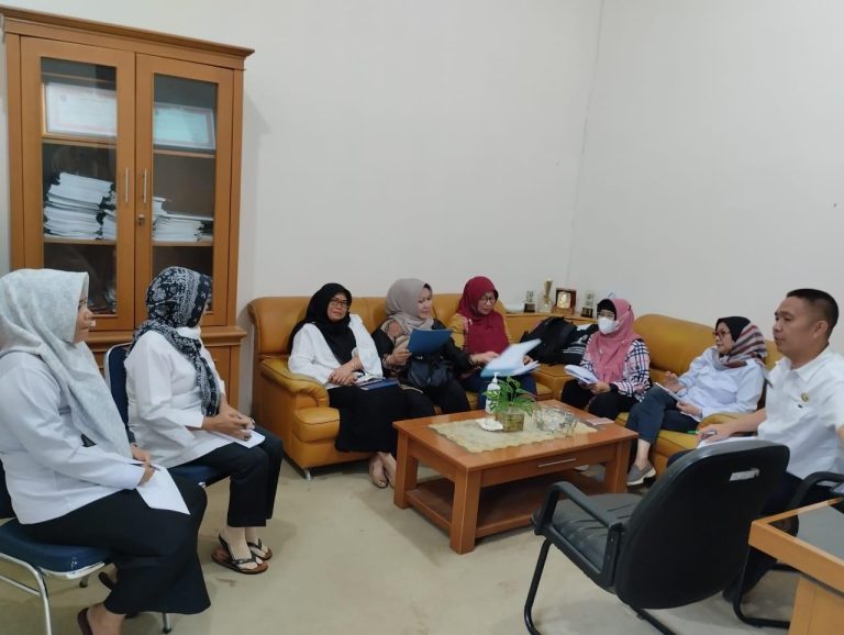 Penyerahan Laporan Kurikulum Mulok DAS & Gambut : Penguatan Pendidikan Berbasis Lingkungan di Banyuasin