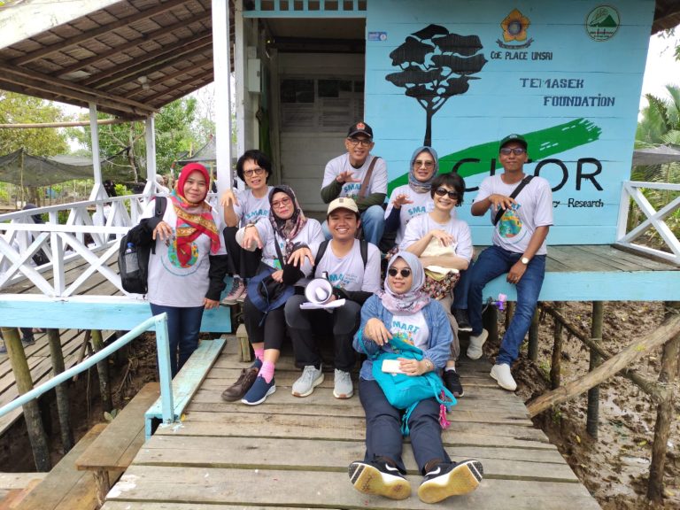 Menjelajahi Jejak Restorasi Mangrove : Kunjungan Lapang Project SMART Bersama CIFOR–Unsri–Temasek Foundation