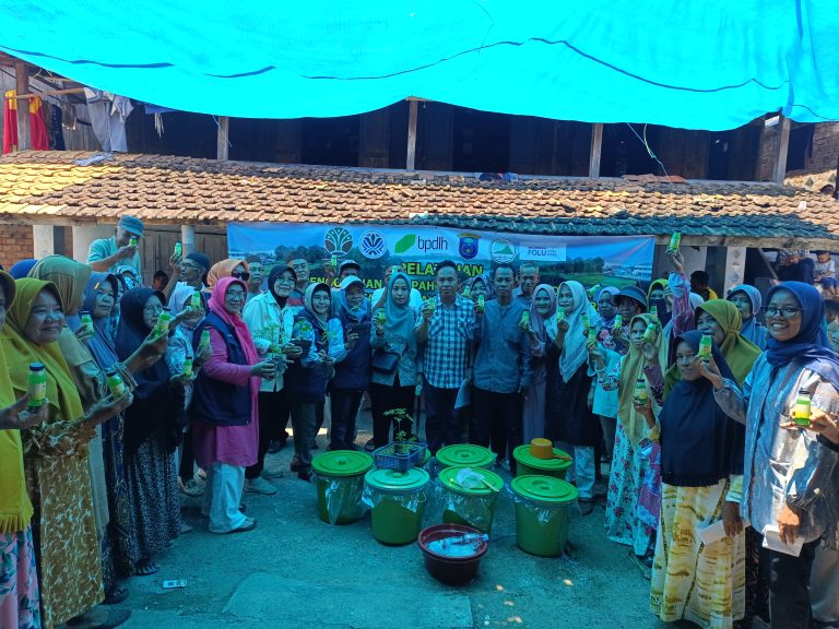 Pelatihan Pengolahan Sampah Organik Berasal dari Limbah Rumah Tangga dan Pasar di Desa Lebuh Rarak